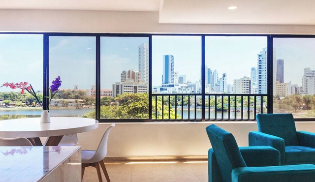 El Laguito Modern Duplex – Lake View, Pool, 24/7 Security, Steps to Beach