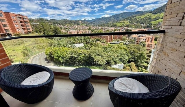El Retiro apartment – peaceful, quiet, yet close to downtown with LOVELY views! in Retiro