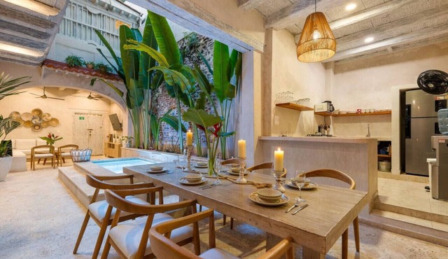 Elegant 6BR w/2 Private Jacuzzis in the WallCity in Cartagena de Indias