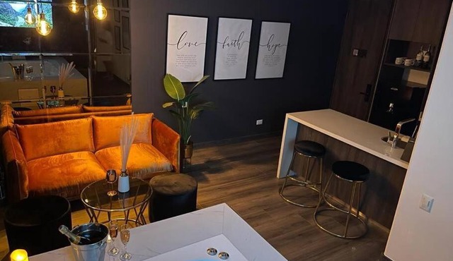 Exclusive 2 BR Loft + Jacuzzi & Great Amenities