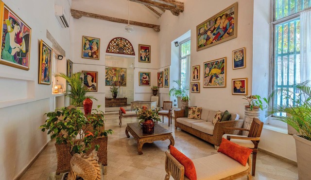 Exclusive Colonial Villa - Free Breakfast, Staff & Housekeeping, Walled City in Bolívar