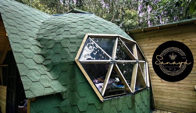 Exclusive Glamping Cabin in Forest, 15 Minutes from José María Córdova Airport