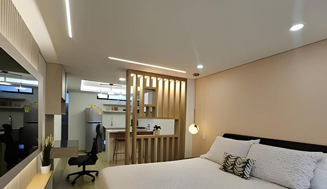 Exclusive Loft 10 Min from Airport Free Parking & WiFi