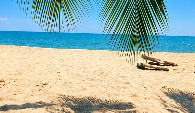 Exclusive oceanfront family apartment in Santa Marta