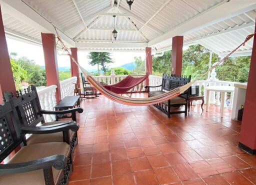 Finca privada con excelente clima, rio natural, wifi y piscina