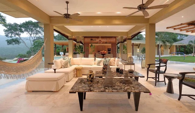 Glowing 7BR Villa with Pool at Mesa de Yeguas in Anapoima
