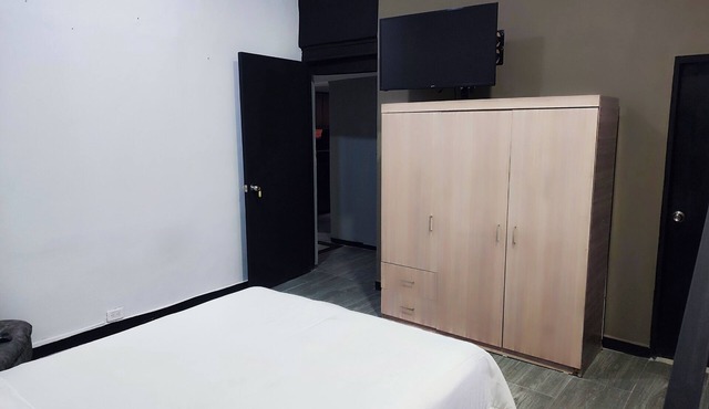 Grand Deluxe Room W/Bathroom and balcony @Poblado #6 301 (1guest)