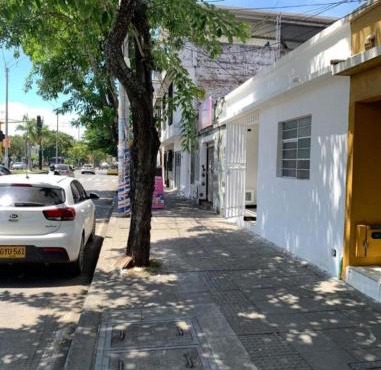 Habitación para PAREJAS EL TREBOL baño privado in Cali