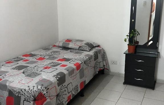 Habitación privada en casa de familia cerca del CC VIVA Envigado in Itagüí