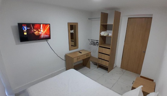HABITACIÓN AGRADABLE, CORFERIAS - EMBAJADA USA