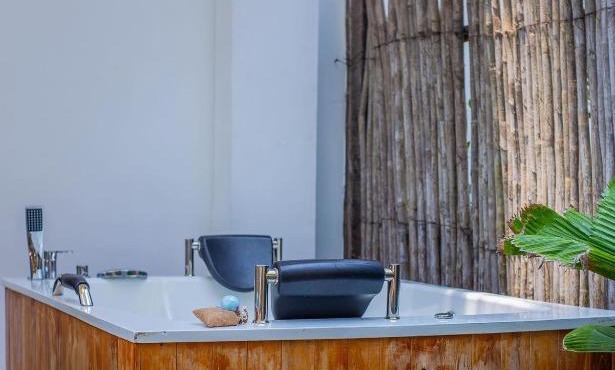 HABITACION TIPO CABAÑA CON BALCON EN ISLA DE TIERRA BOMBA CON DESAYUNO AIRE ACONDICIONADO Y WIFi