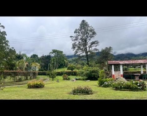 Hacienda bella cristal in Sasaima