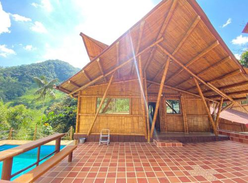 hermosa cabaña villa majo, cuenta con el espectacular rio santo domingo