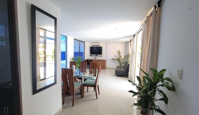 Hermosa casa con Jacuzzi privado y piscina comunal in Ricaurte