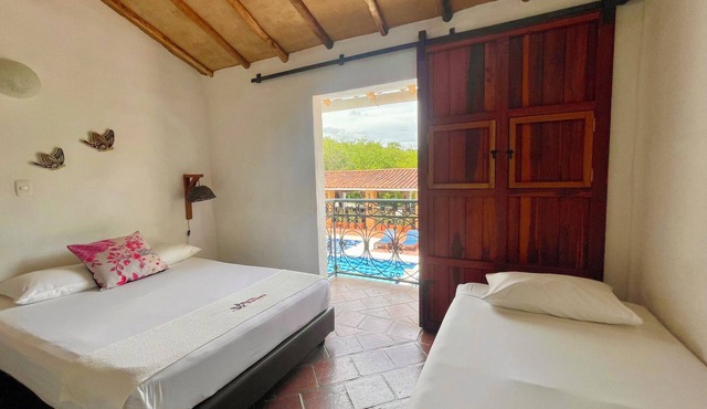 Hermosa Habitación Triple con Balcón con Acceso a la Piscina in Barichara
