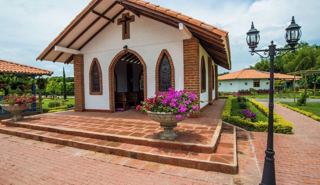 HOTEL CAMPESTRE TARDES CALEÑAS