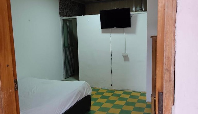 Hotel don berna in Fresno