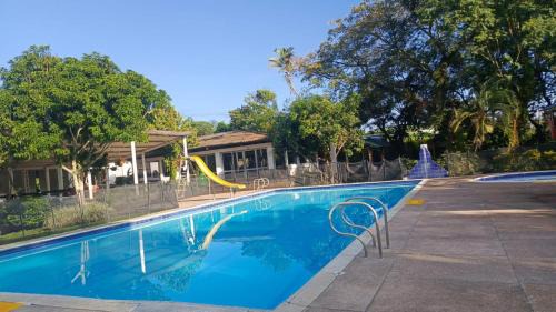 Hotel Hábitat Camp "Cerca al parque deportivo"