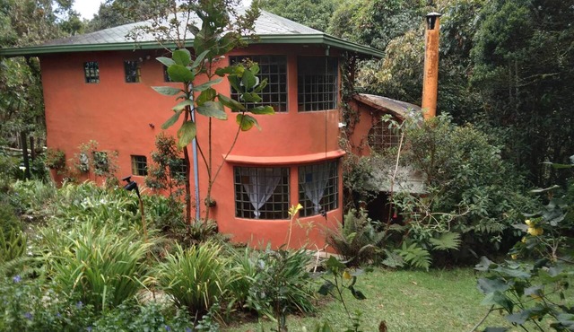 House for 10 in an oak forest Santa Elena in Santa Elena