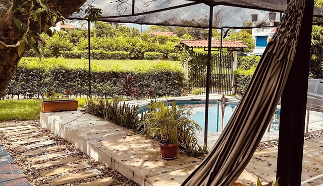 HOUSE for TWO + PRIVATE SWIMMING POOL + 542 m2 : 30 min from Melgar and 20 min from Girardot