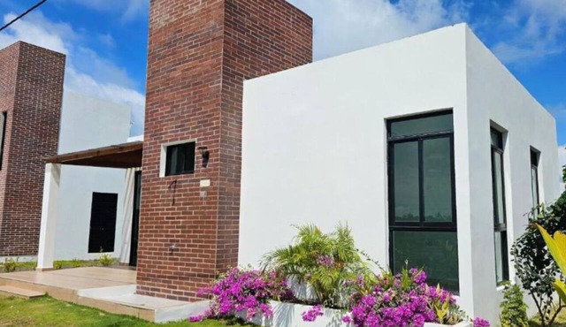 Jardín del Mar, House 54—Extremely convenient, just 70 steps from the Caribbean Sea.