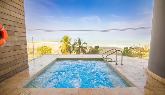 King Bed · Ocean View · Rooftop Pool · Bocagrande in Cartagena