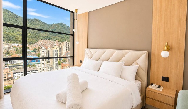 King Bed + View Monserrate - 19 floor