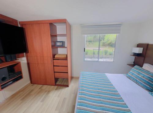 King size bed-Families-FIOS 900 Mbps- Pinar Suba