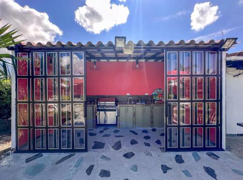La Villa Roja