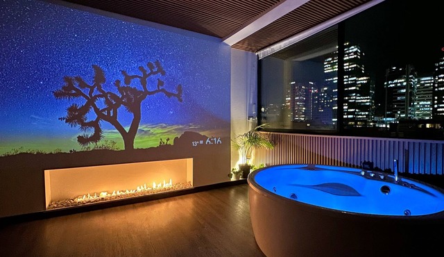 Loft With Private Jacuzzi, Fireplace, Cinema and Panoramic View