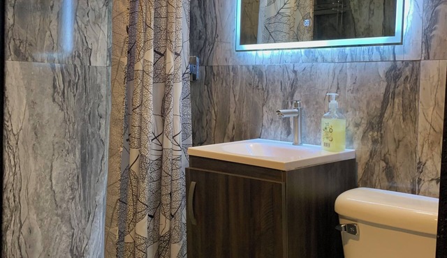 Luxor Suite #4 Icon @ Lleras Park 201