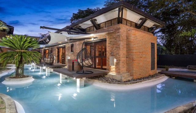 Luxury 16-Guest Mansion with Chef Included | Cali in Cali