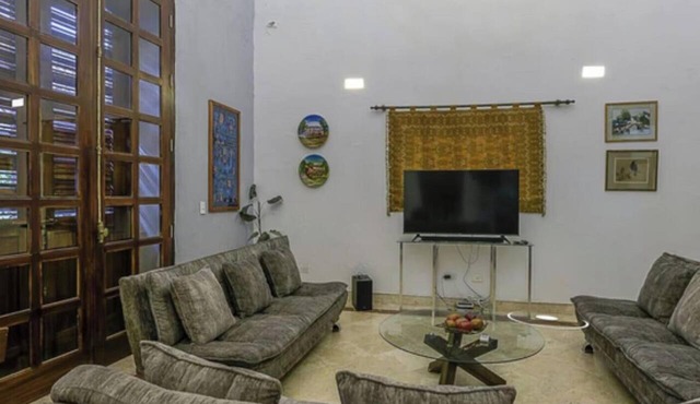Luxury Large Apartment With Colonial Balcony in Cartagena