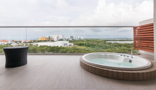 Luxury Martinique Condo w/ Jacuzzi - Las Americas in Cartagena