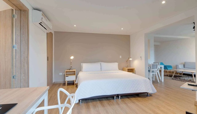 M501 | 1-Bed | Amazing River View | Balcony | AC in Cali