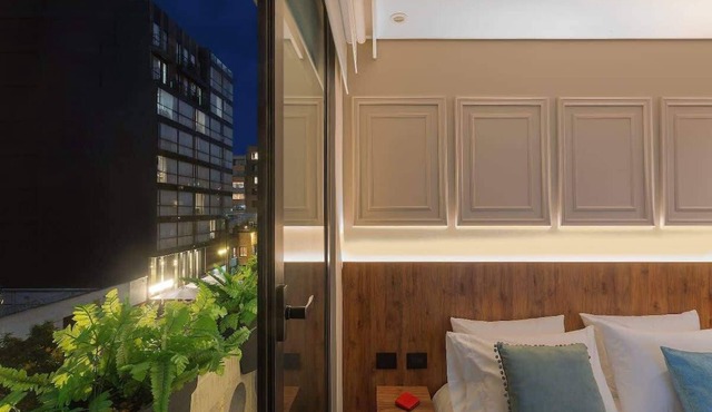 Majestic Loft w/Balcony