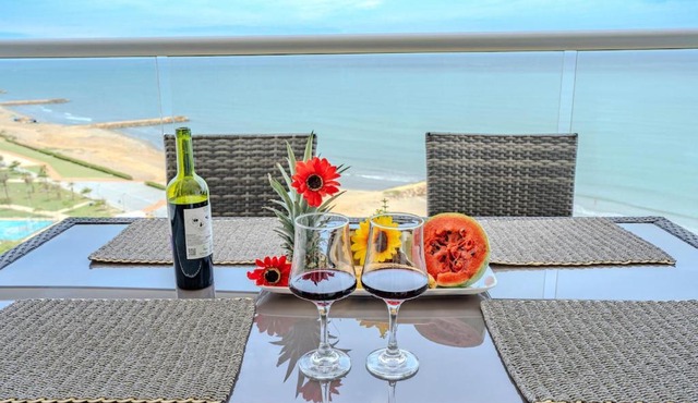 Mar de Luna en Apartamento en Cartagena Beach Resort cerca a la playa con piscina y jacuzzi in Cartagena de Indias