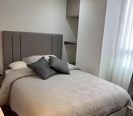 Modern Studio Near Airport Free WiFi Self Check-in