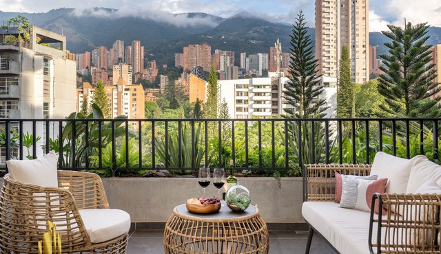 Morph 902-Luxury Apt in Poblado/Jacuzzi/Balcony