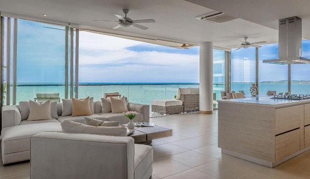Morros EOS Luxury Oceanfront in Serena del Mar