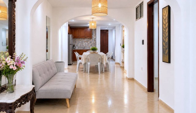 Naturyu Home. 6 bedroom Caribbean Retreat in Santa Marta with AC. in Santa Marta