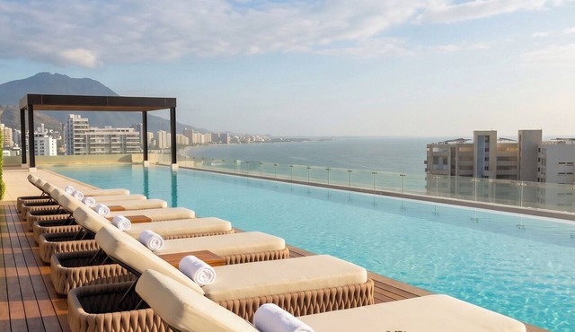 Ocean View Balcony | AC, Wi-Fi, Pool, Sauna & Gym
