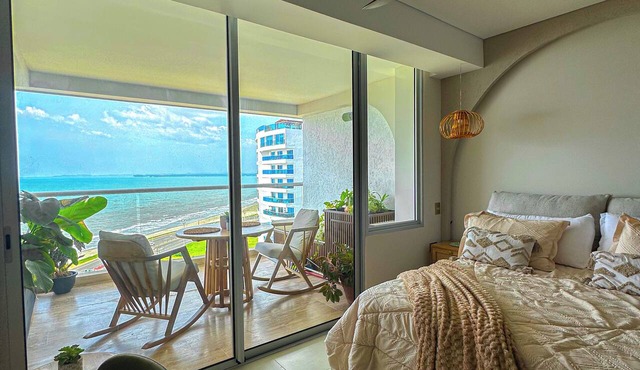 Oceanfront Suite with Coworking & Pool