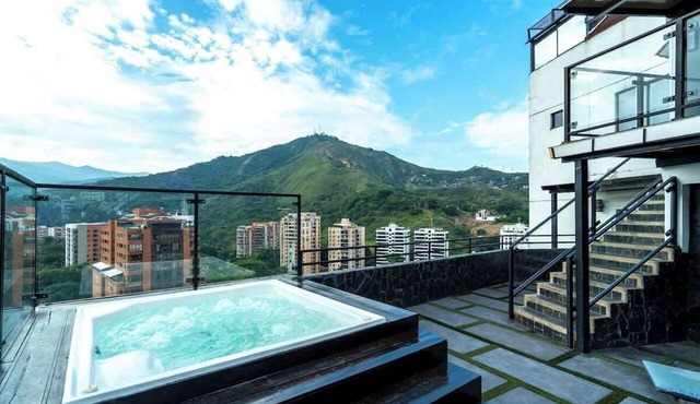 Penthouse 20thFloor|Pool ,Sauna Jacuzzi & Parking⭐ in Cali