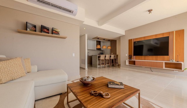 Perfect Getaway in Trevi: Modern 3 BR - 2 BTH PH
