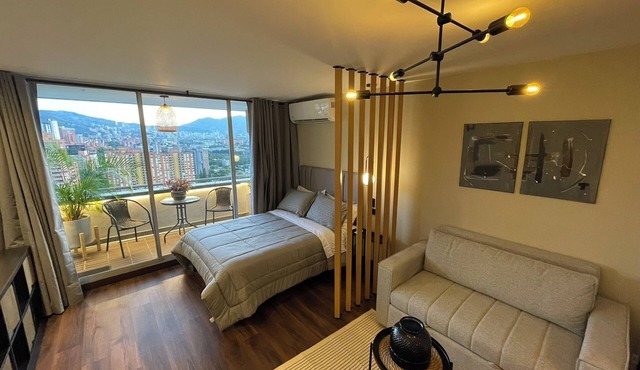 Premium Studio near Oviedo Mall, El Poblado – Balcony, AC & Fast WiFi