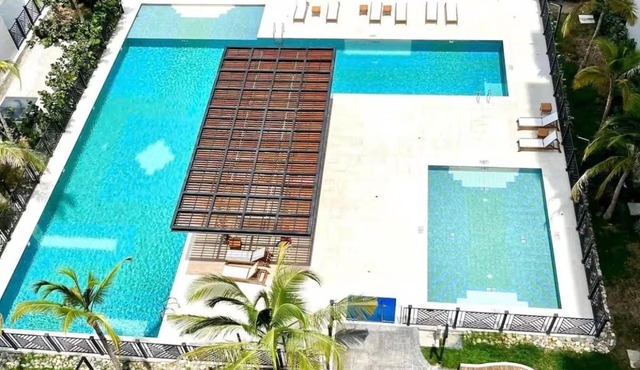 Private Beach & Resort Experience, Studios & Family Apartments 2,4,7,9 Guests