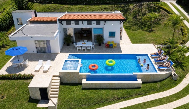 Private villa with an infinity pool and a sports court · 20 guests