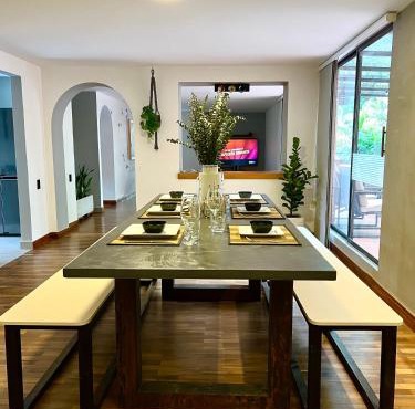 Provenza Oasis ~ Renovated Apt ~ Pvt Terrace ~ 500mbWiFi