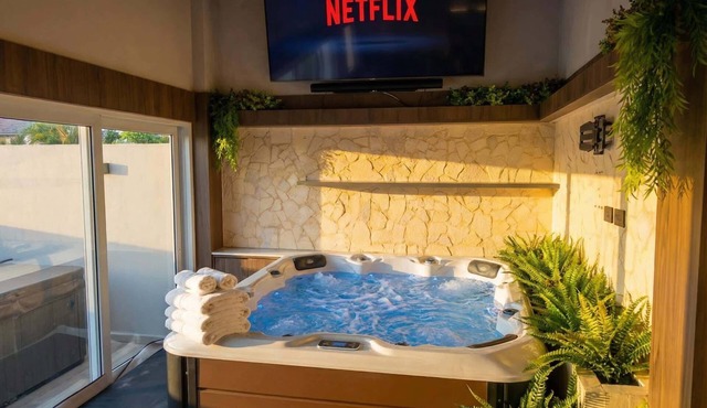 Provenza Penthouse | Jacuzzi, Sauna & Cold Plunge Walk Everywhere